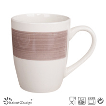 Tasse de lait de couleur de peinture de main